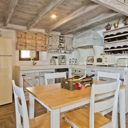 Anastasia Villa