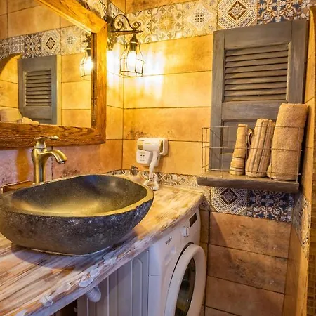 Anastasia Villa Voládha